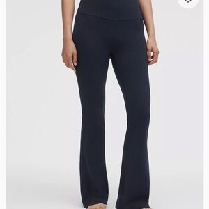 Like new Lululemon navy groove flare legging